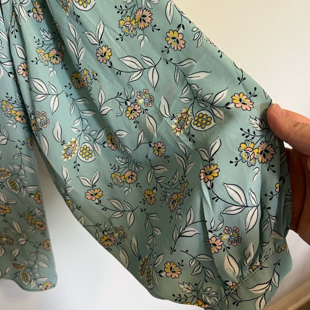 COPY - Loft aqua cloud floral balloon sleeves back key hole . Size Large - Picture 11 of 15